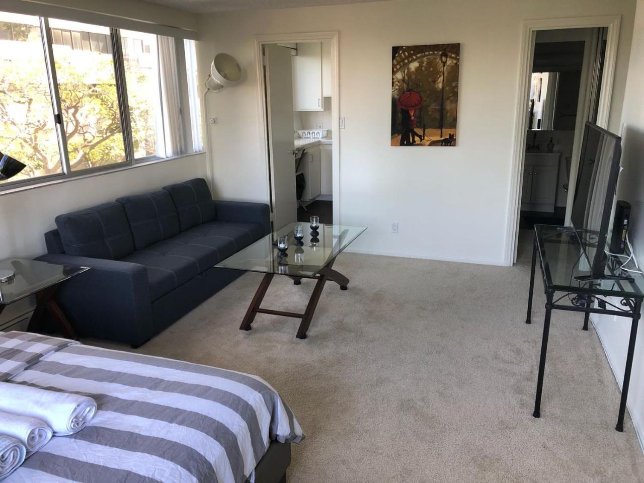 Barrington Plaza Apartment *