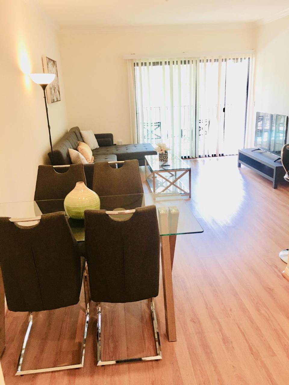 New Luxury Dt La Apt- Pool, Gym, Staple Center * Los Angeles