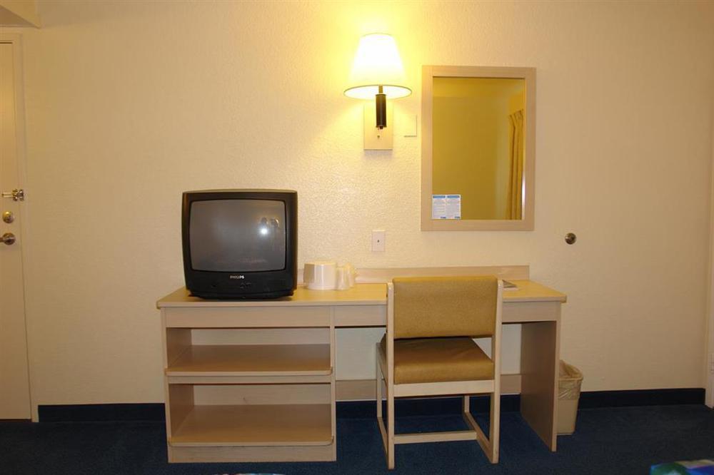 Vagabond Sylmar Hotel 2*