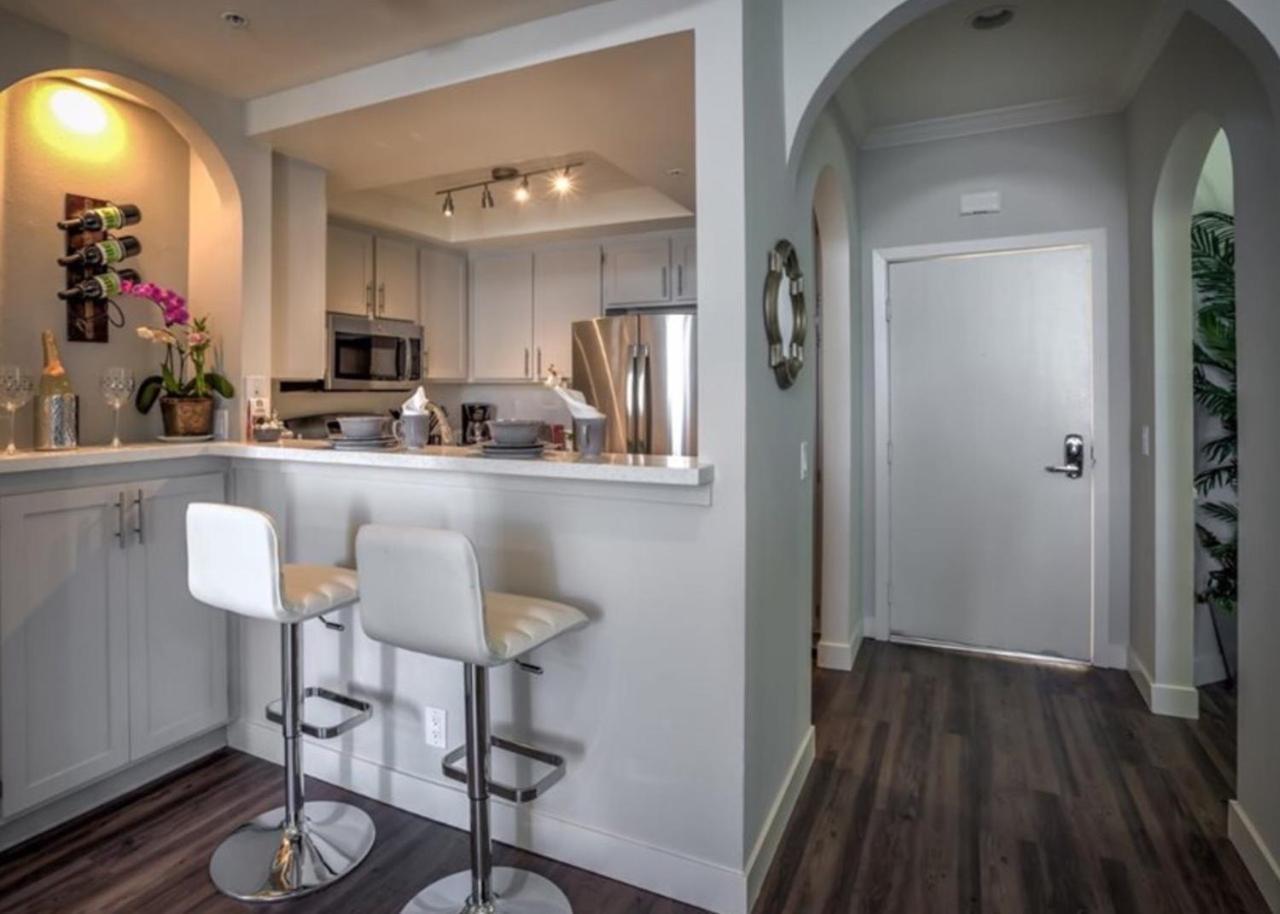 Beverly Hills Adjacent 2-bedroom Penthouse Apartment