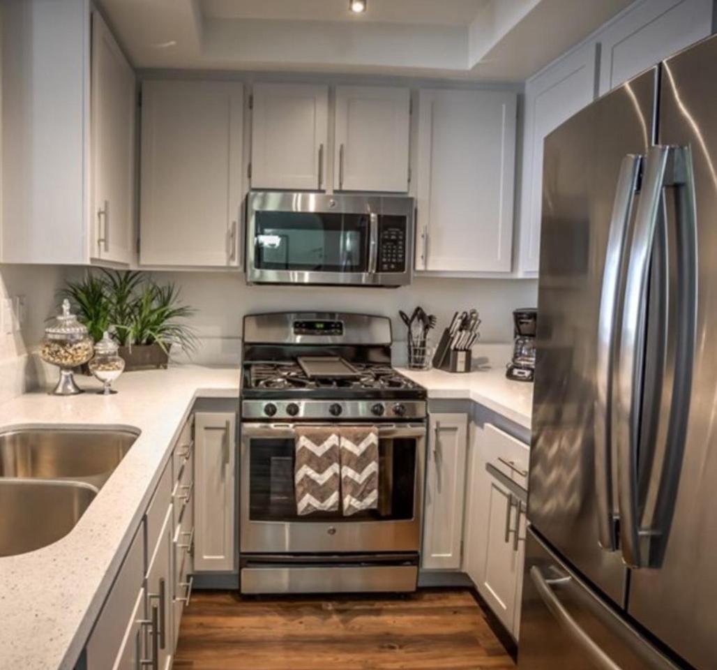 Beverly Hills Adjacent 2-bedroom Penthouse *
