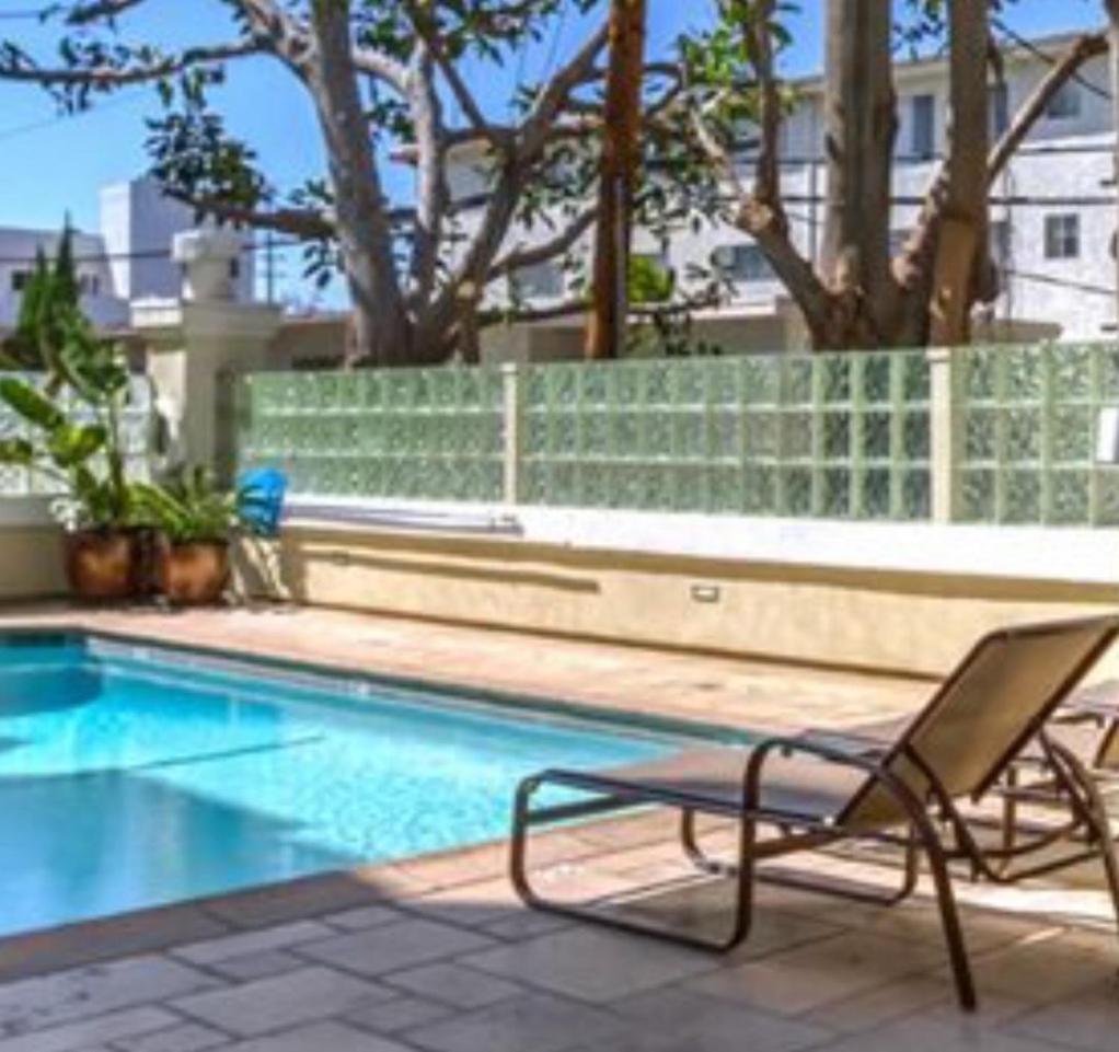 Beverly Hills Adjacent 2-bedroom Penthouse