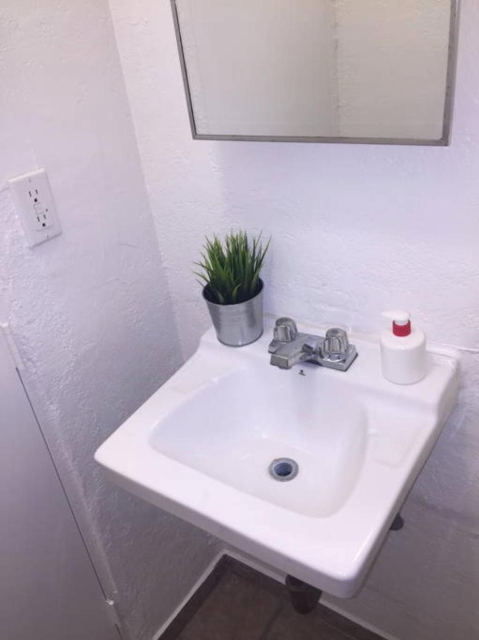 Hollywood Deluxe Suites