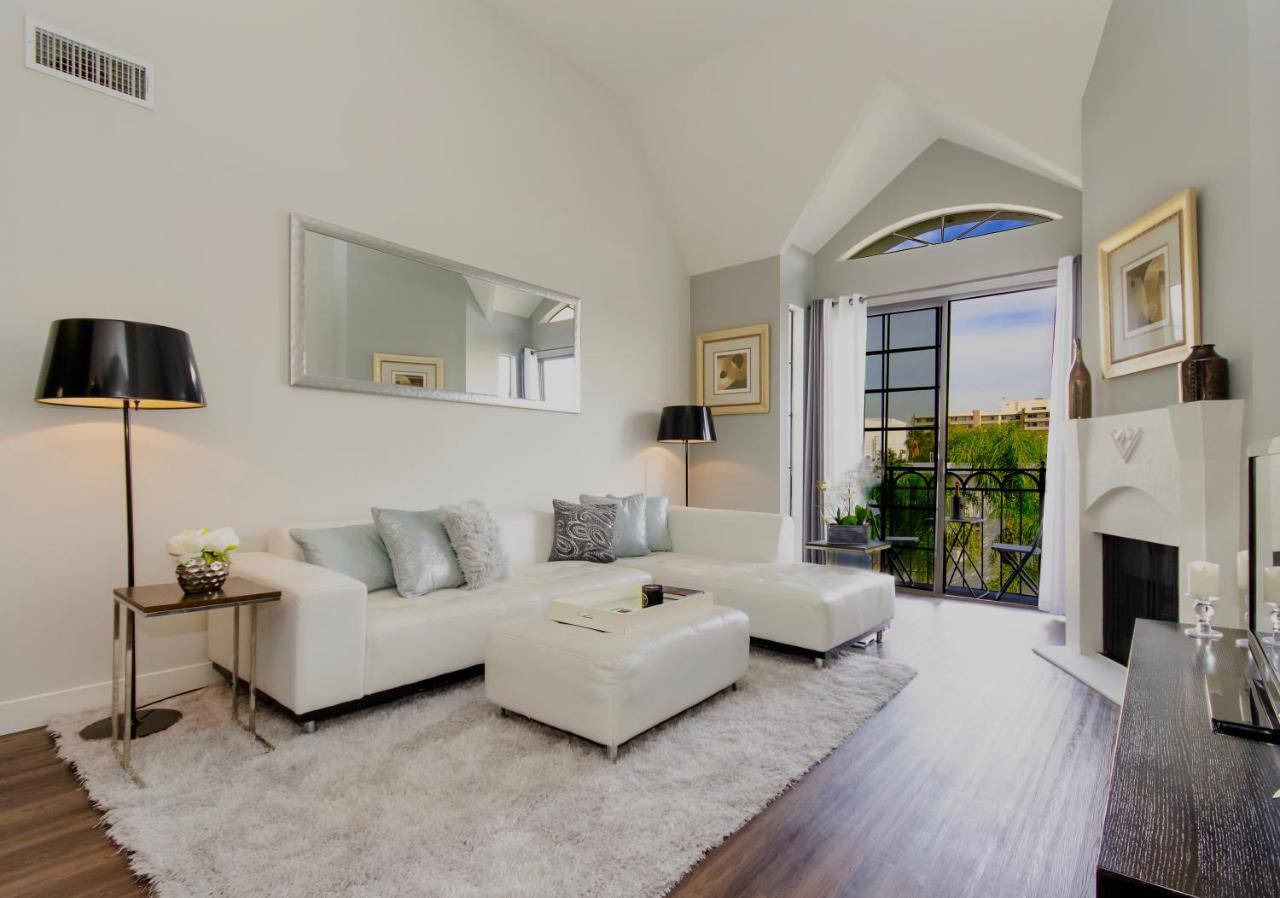 Beverly Hills Adjacent 2-bedroom Penthouse
