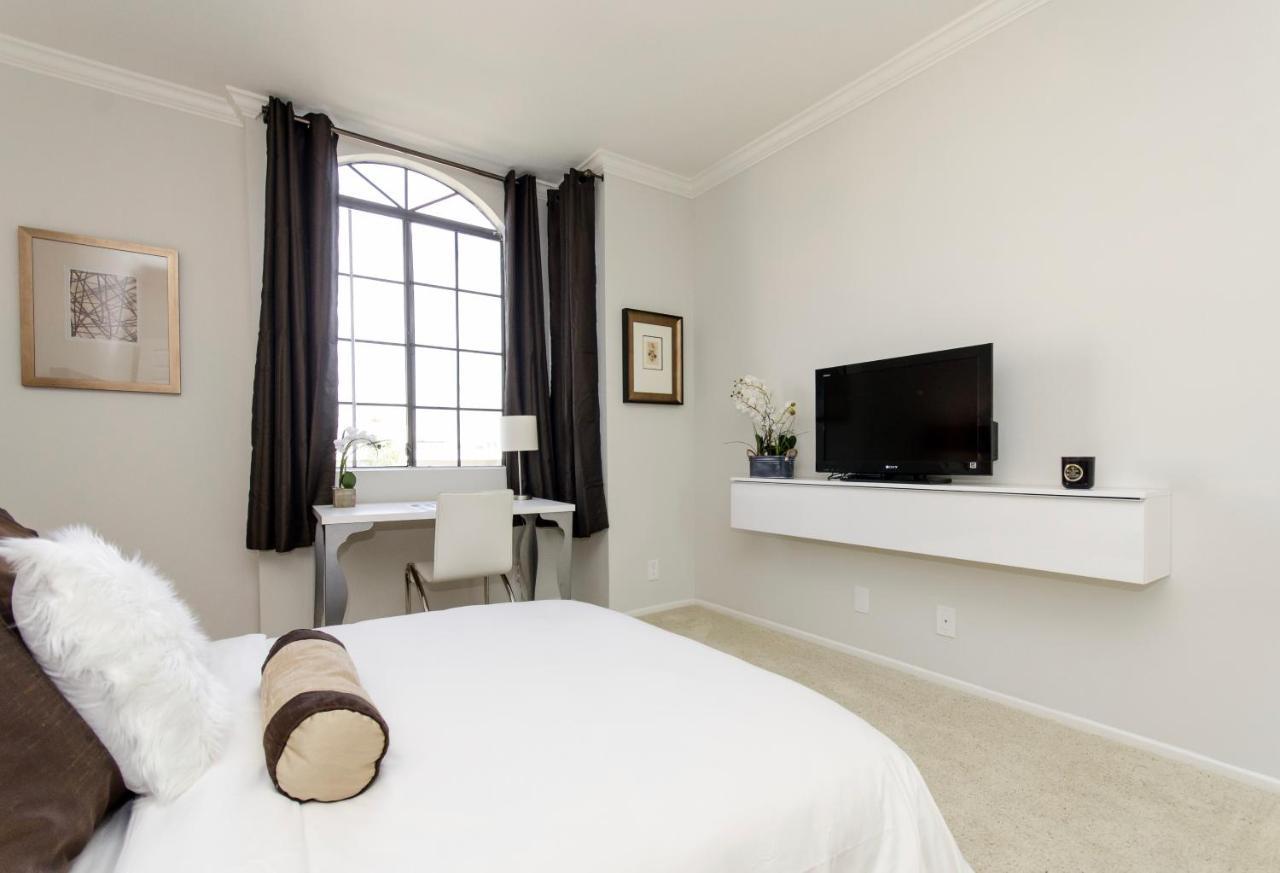 Beverly Hills Adjacent 2-bedroom Penthouse * Los Angeles