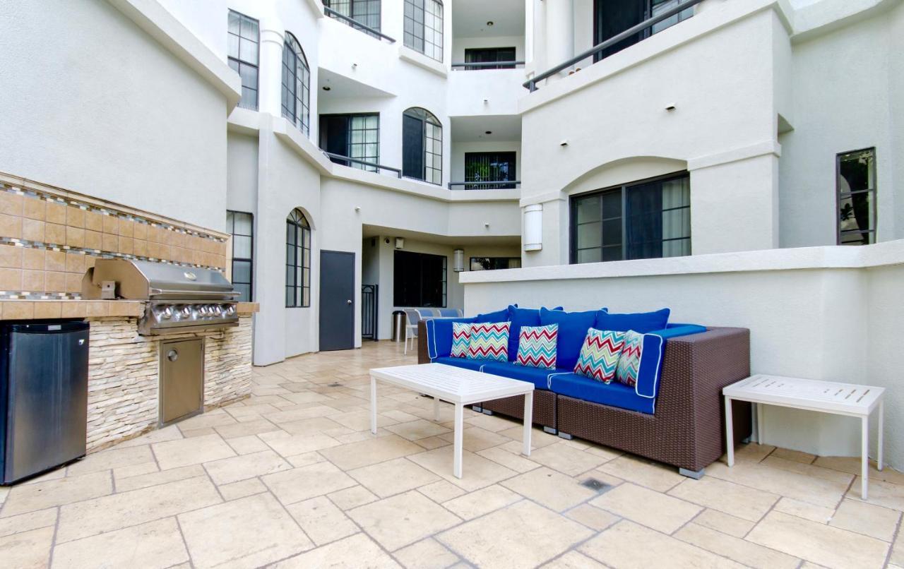 Beverly Hills Adjacent 2-bedroom Penthouse Los Angeles