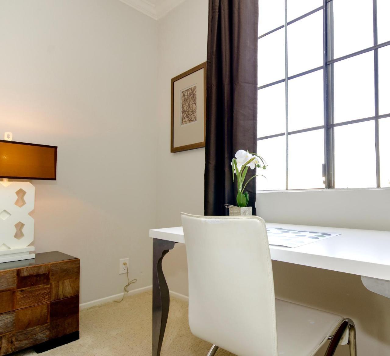 Apartment Beverly Hills Adjacent 2-bedroom Penthouse