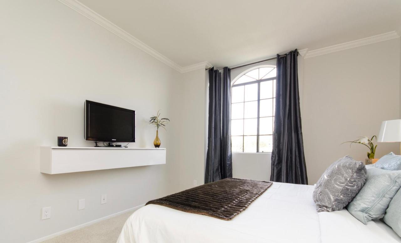 Beverly Hills Adjacent 2-bedroom Penthouse Apartment Los Angeles