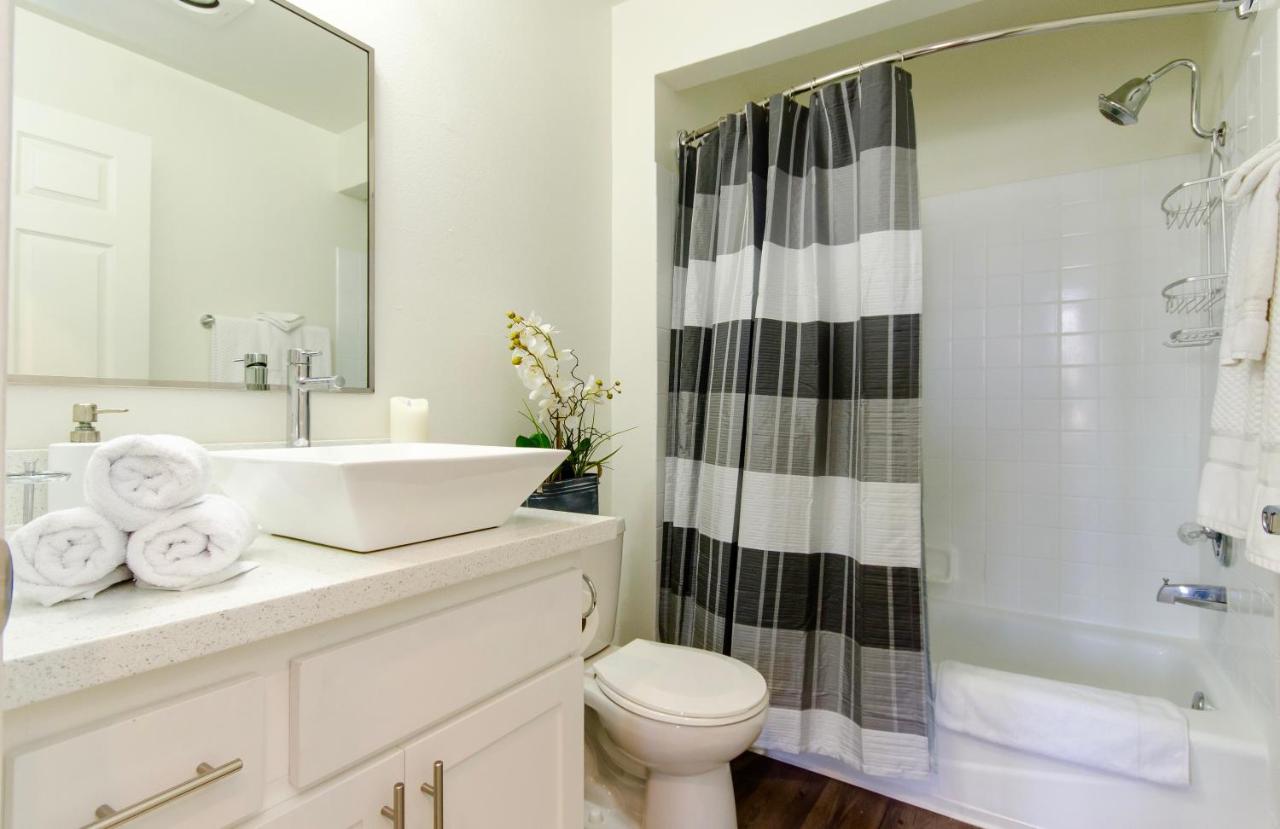 Beverly Hills Adjacent 2-bedroom Penthouse *