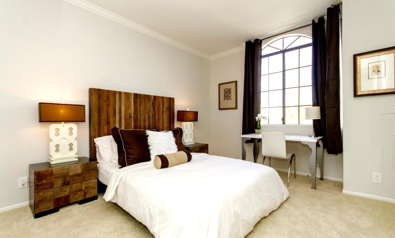 Apartment Beverly Hills Adjacent 2-bedroom Penthouse