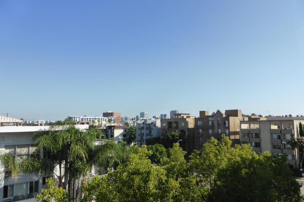 Beverly Hills Adjacent 2-bedroom Penthouse Apartment Los Angeles