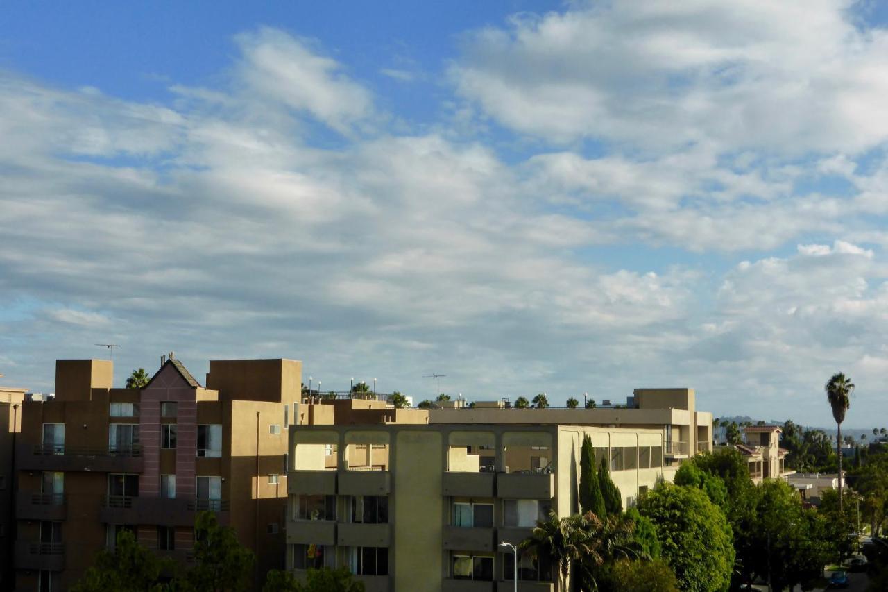 Beverly Hills Adjacent 2-bedroom Penthouse