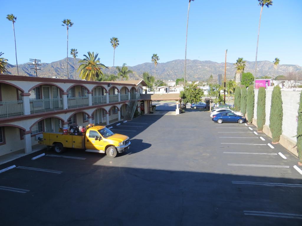 Delmonico Motel *