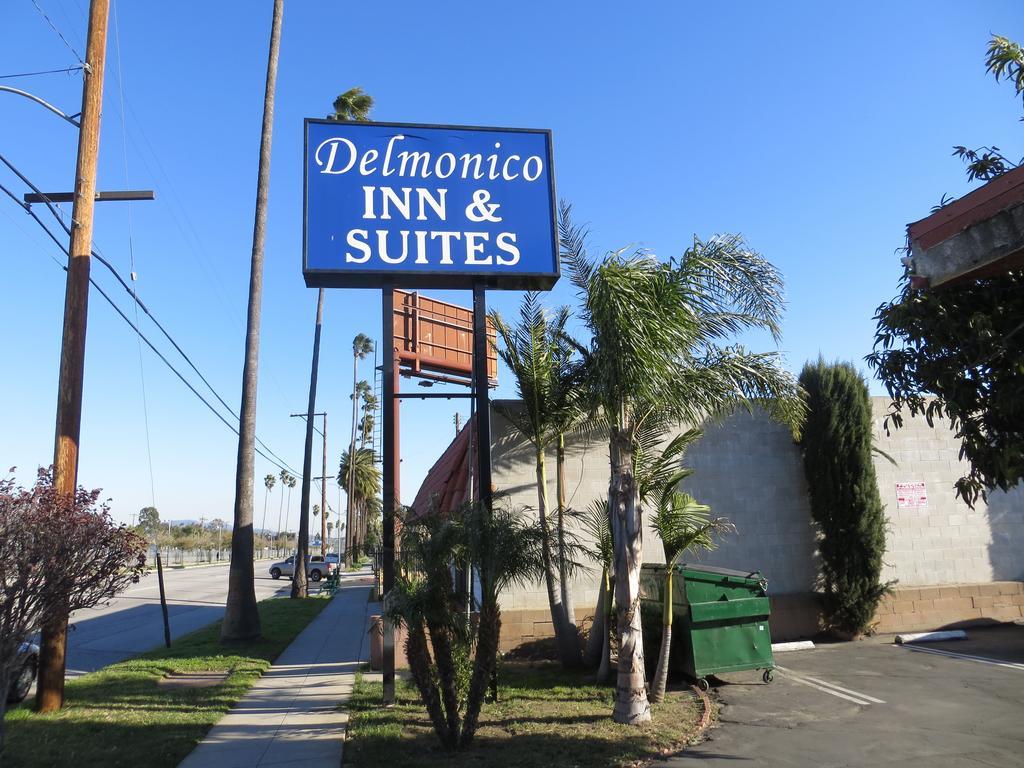 Delmonico Motel *