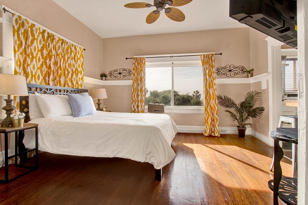 Ellison Hotel 3*