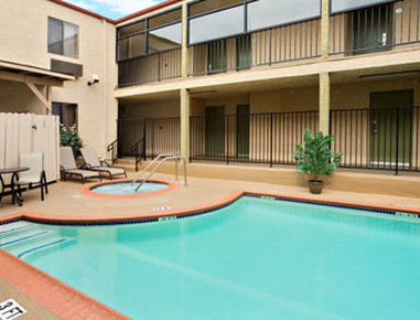 Hotel Howard Johnson By Wyndham Reseda & 3*