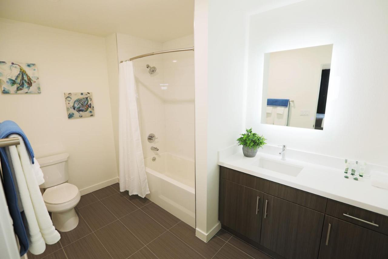Hollywood Landmark Suites 4*