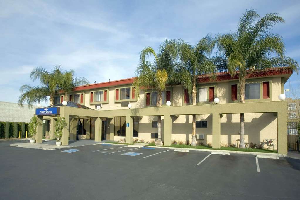 Howard Johnson By Wyndham Reseda & Hotel 3*