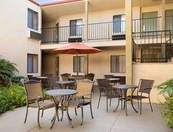 Howard Johnson By Wyndham Reseda & Los Angeles