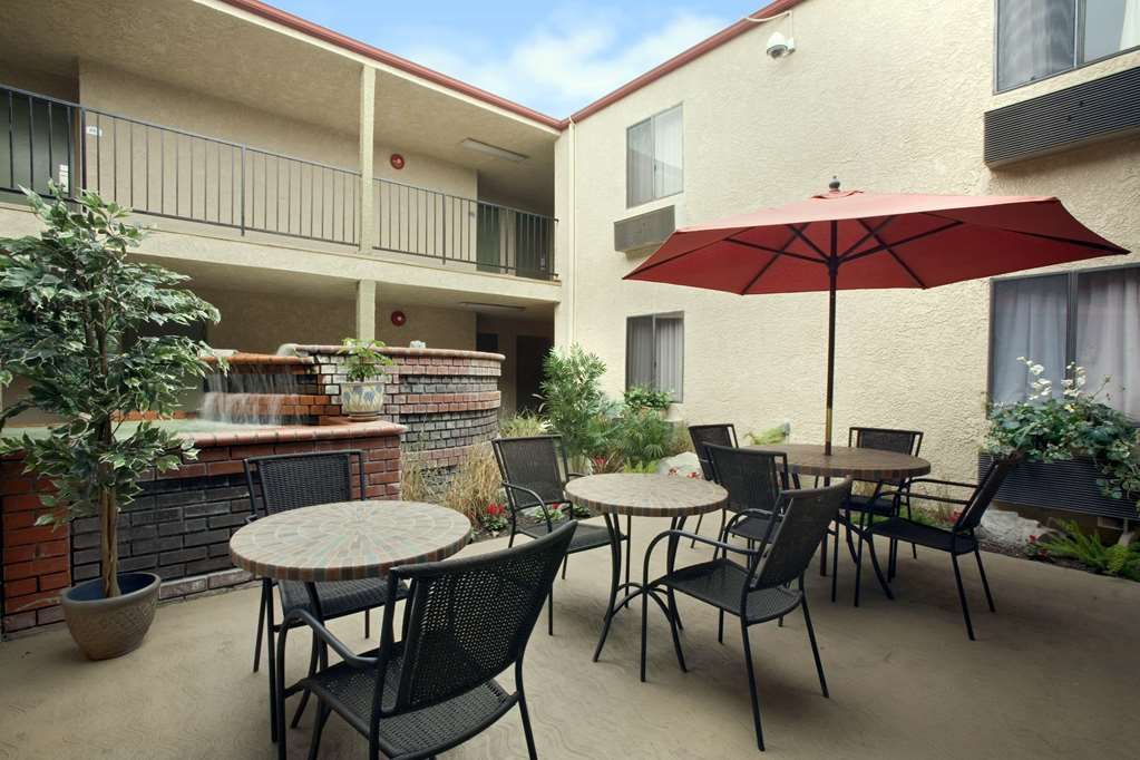 Howard Johnson By Wyndham Reseda & 3*