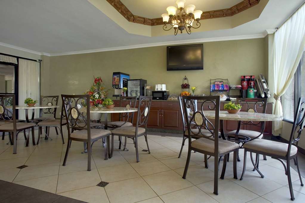 Howard Johnson By Wyndham Reseda & Hotel 3*