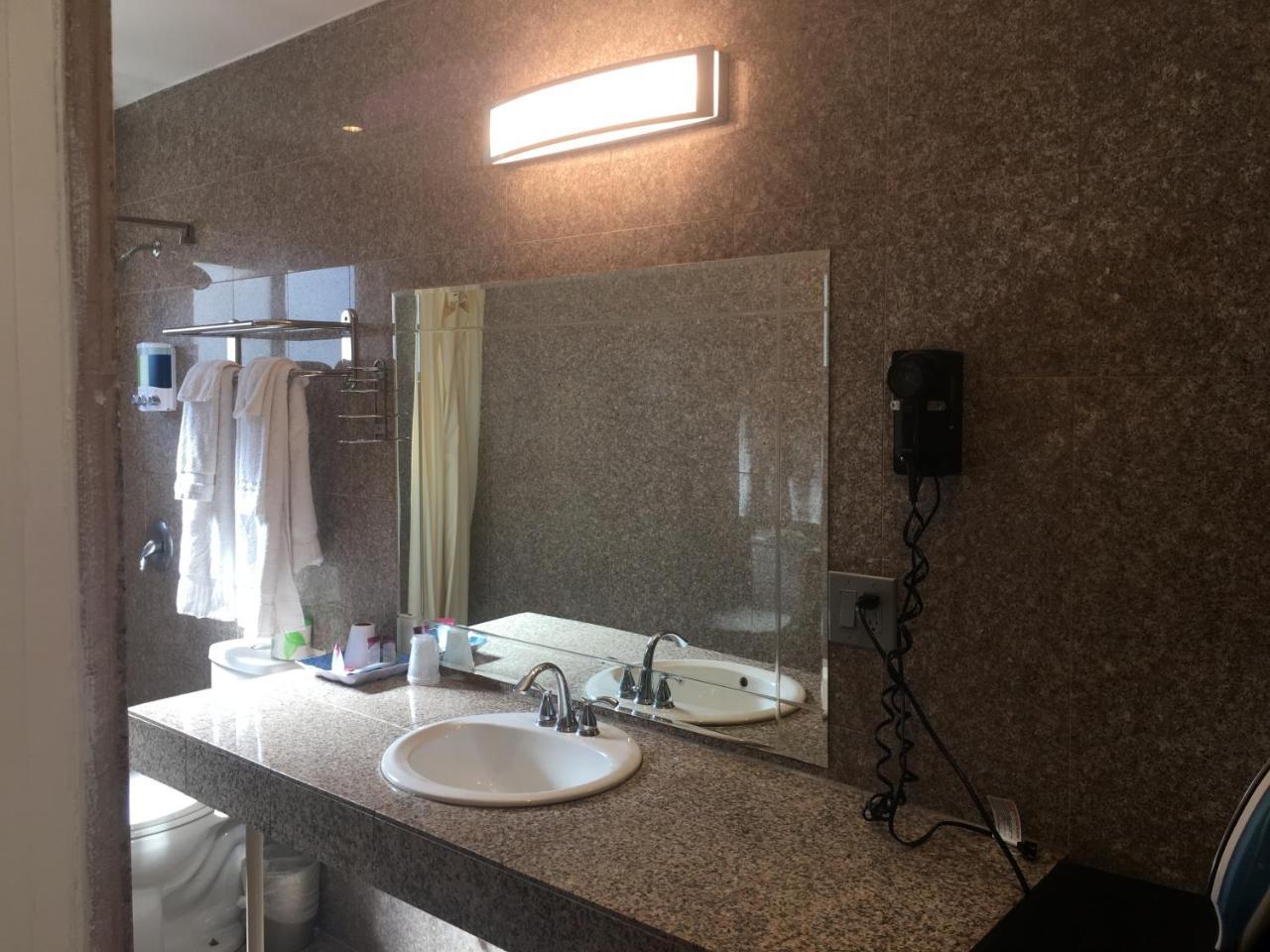 Hollywood 7 Star Motel 2*