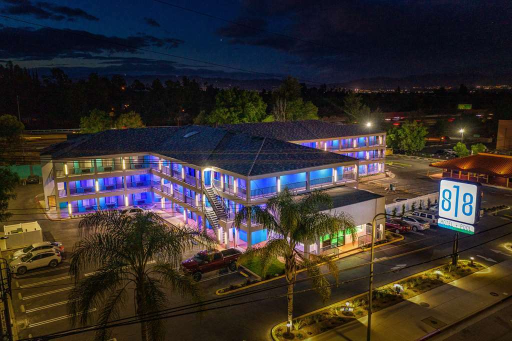 818 Pool, An Ascend Collection Member Los Angeles