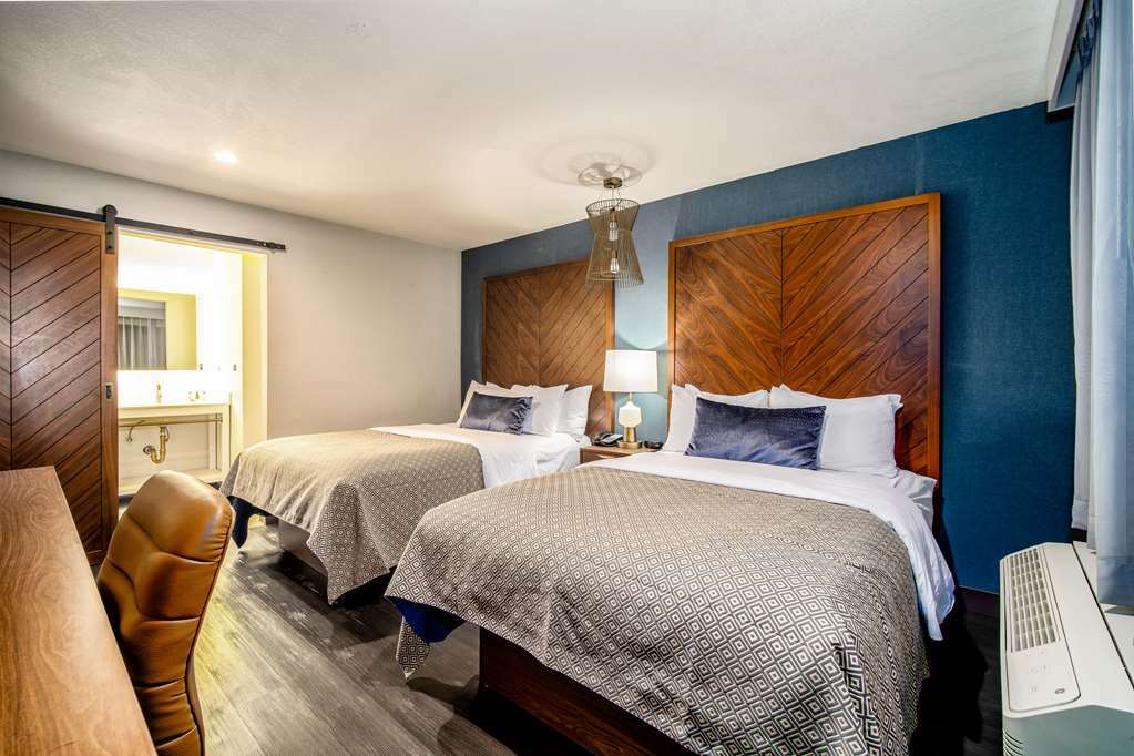 Hotel 818 Pool, An Ascend Collection Member 2*