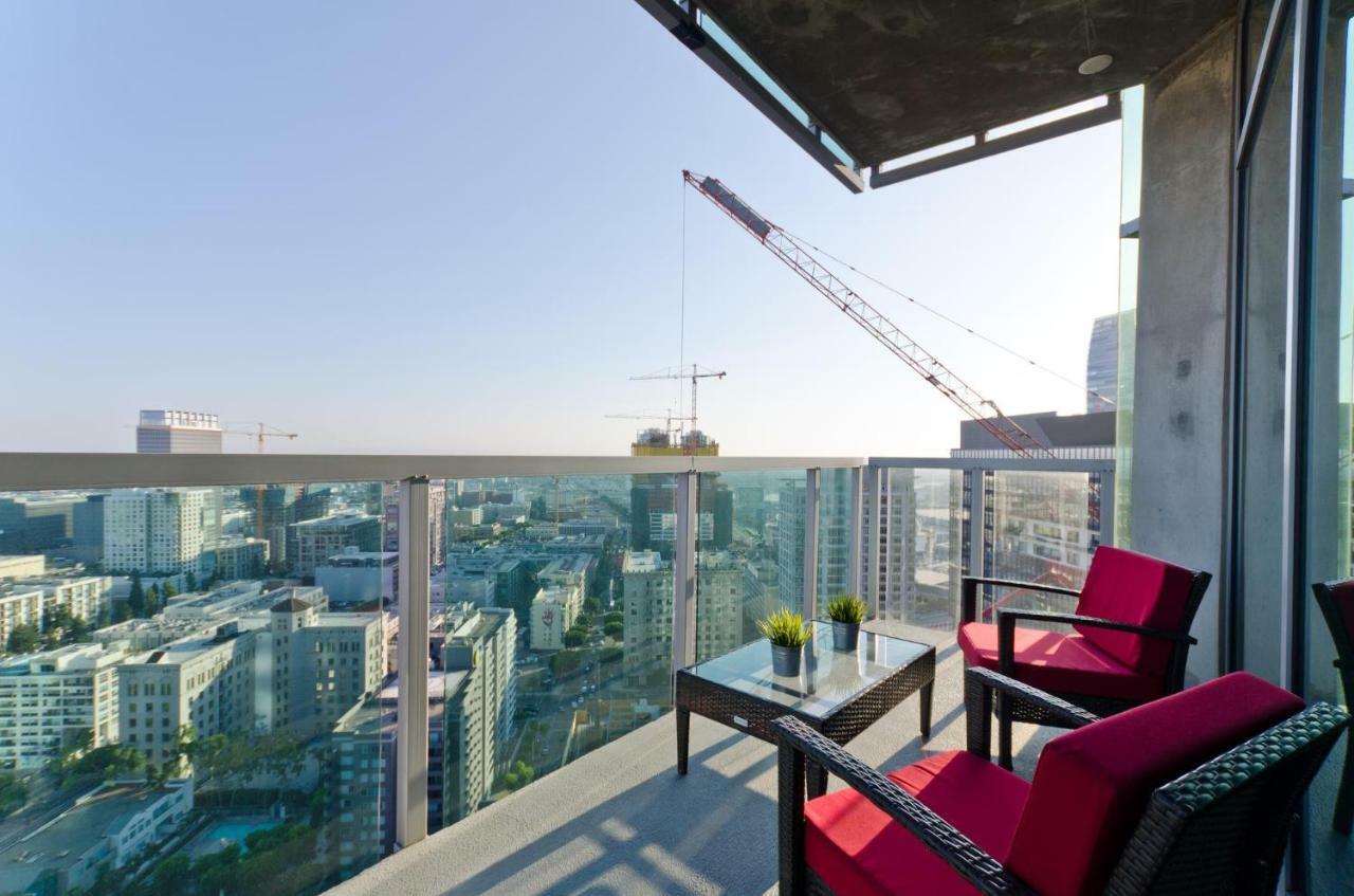 Modern Style 2 Bed 2 Bath In Dtla Apartment