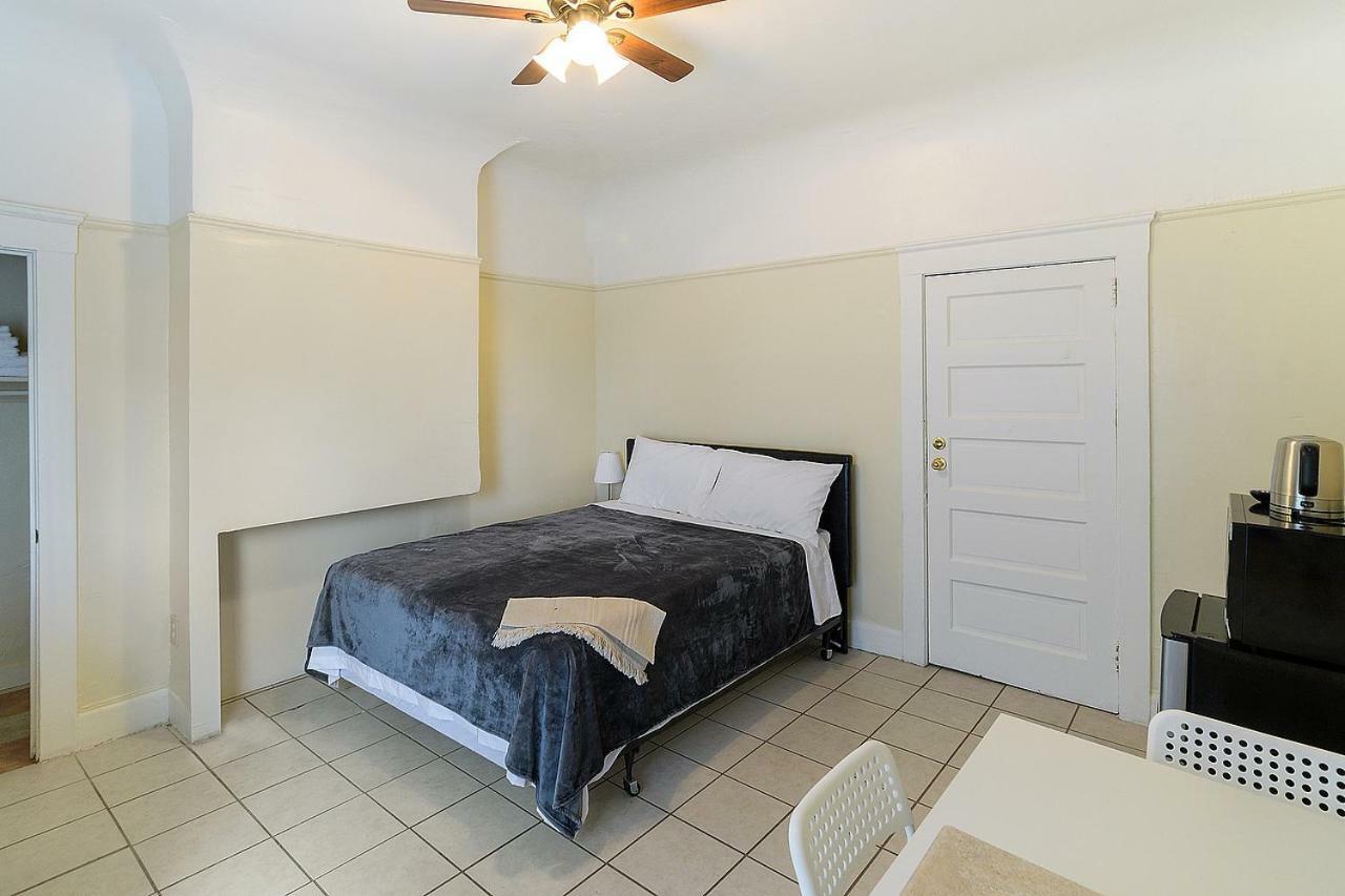 Hostel Pads On Pasadena Ave *