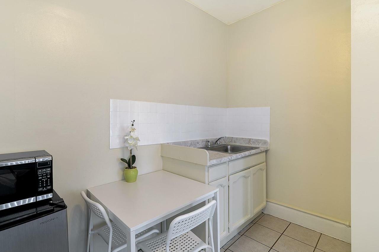 Hostel Pads On Pasadena Ave