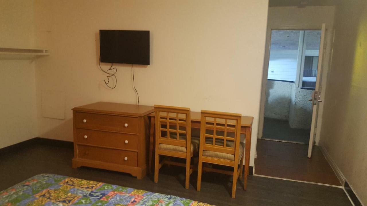 Midtown Motel *