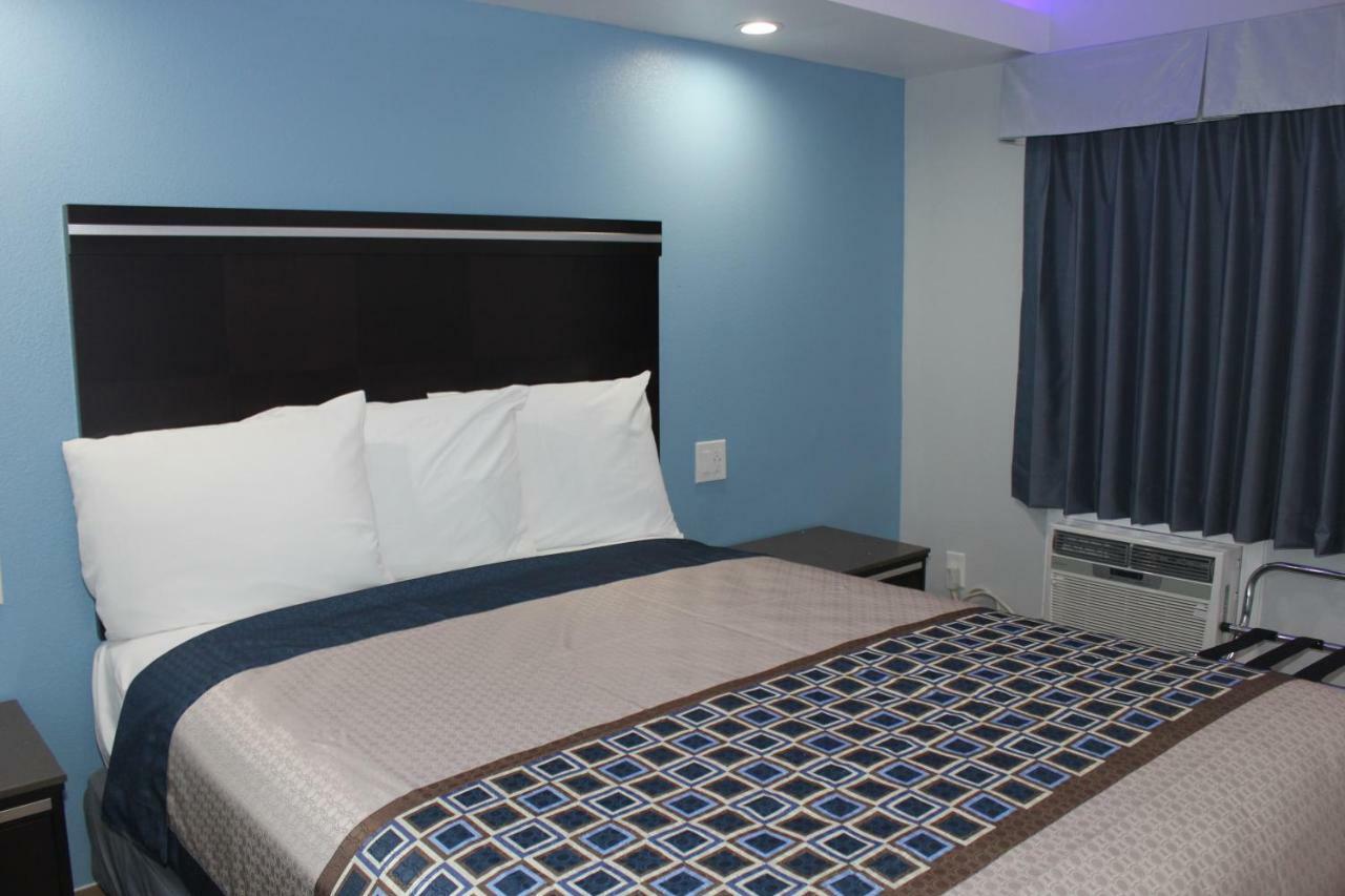 Showtime Motel *