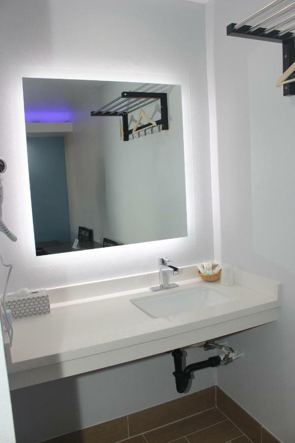 Showtime Motel *