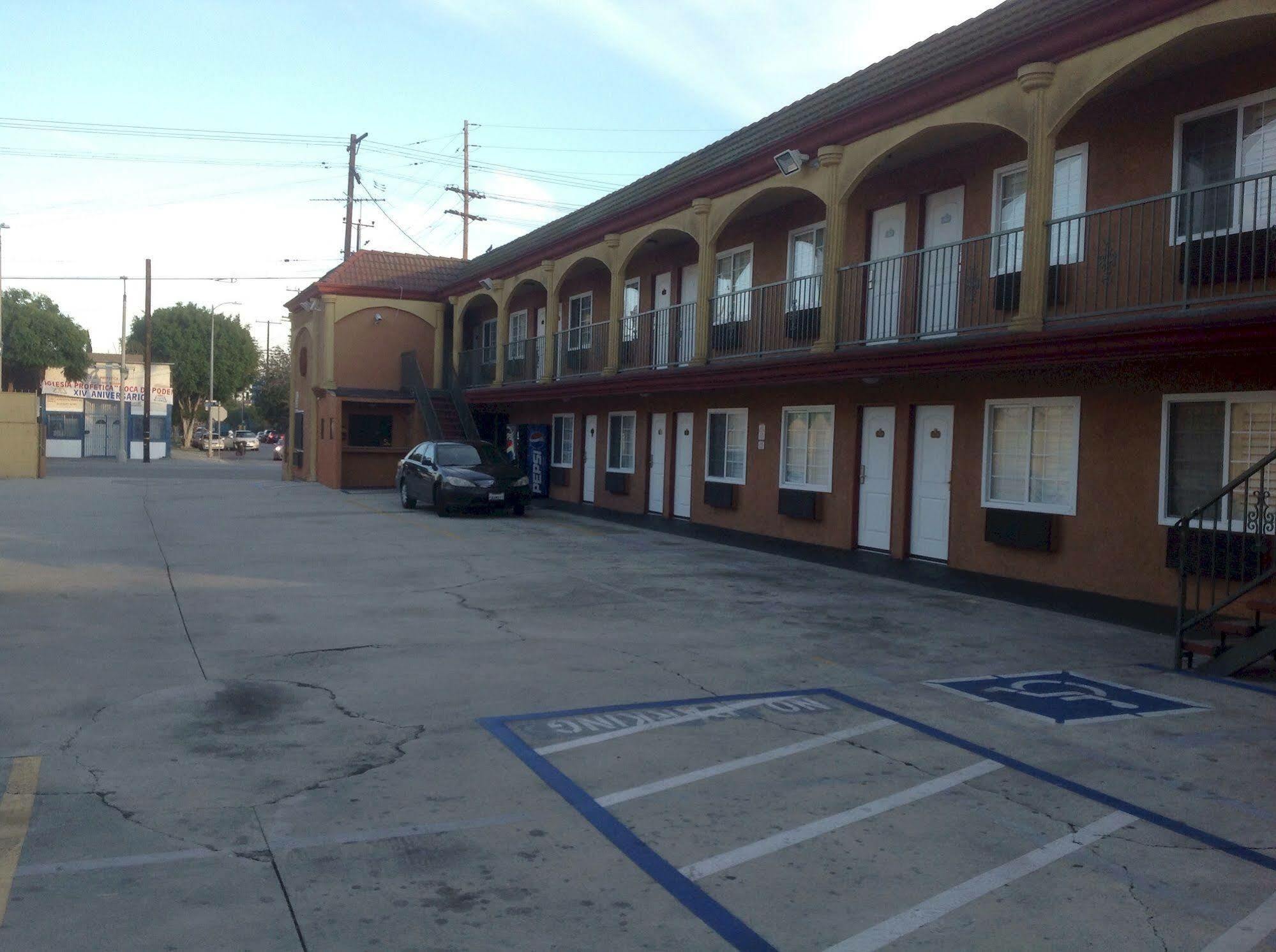 Bronco South Motel 3*