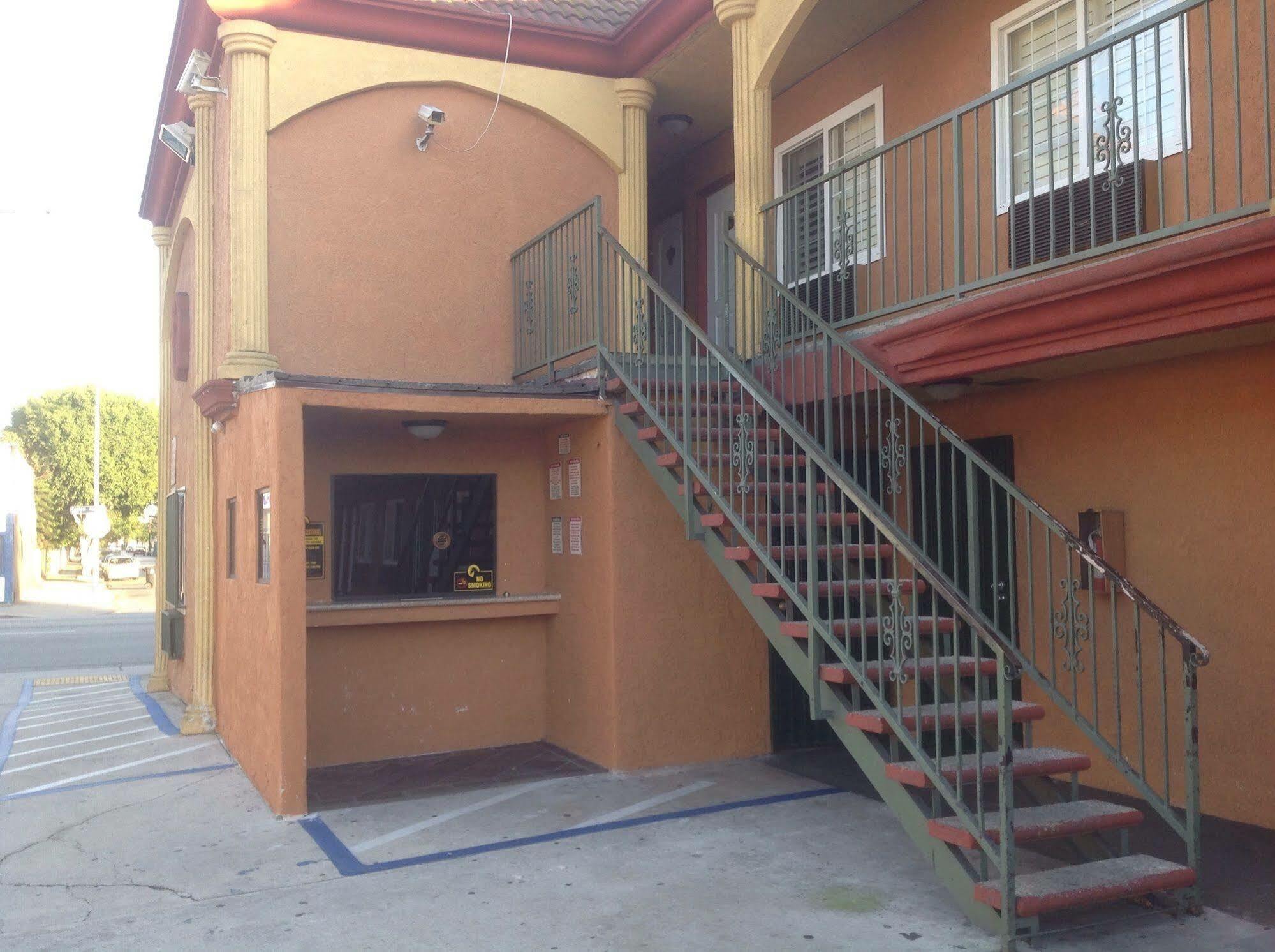 Bronco South Motel 3*