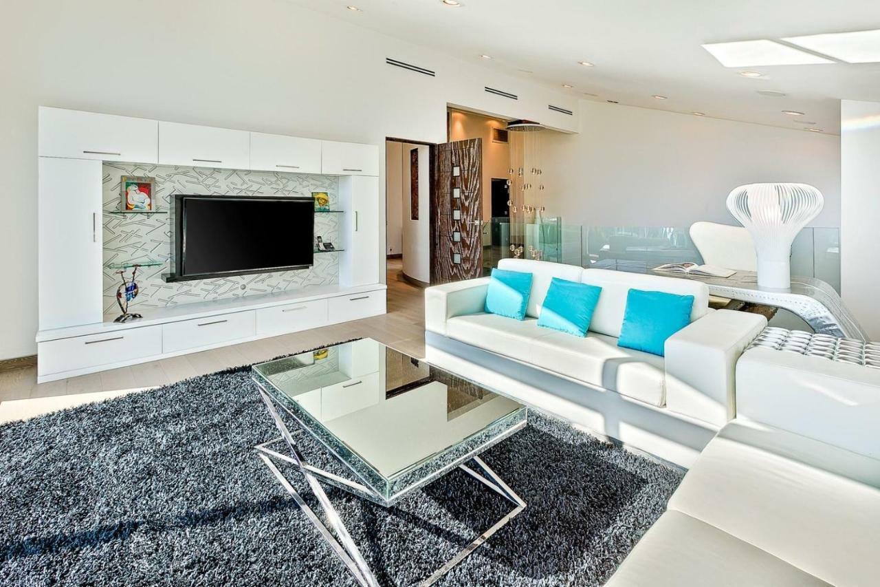 Genesis-hollywood Estate With Stunning Views Villa