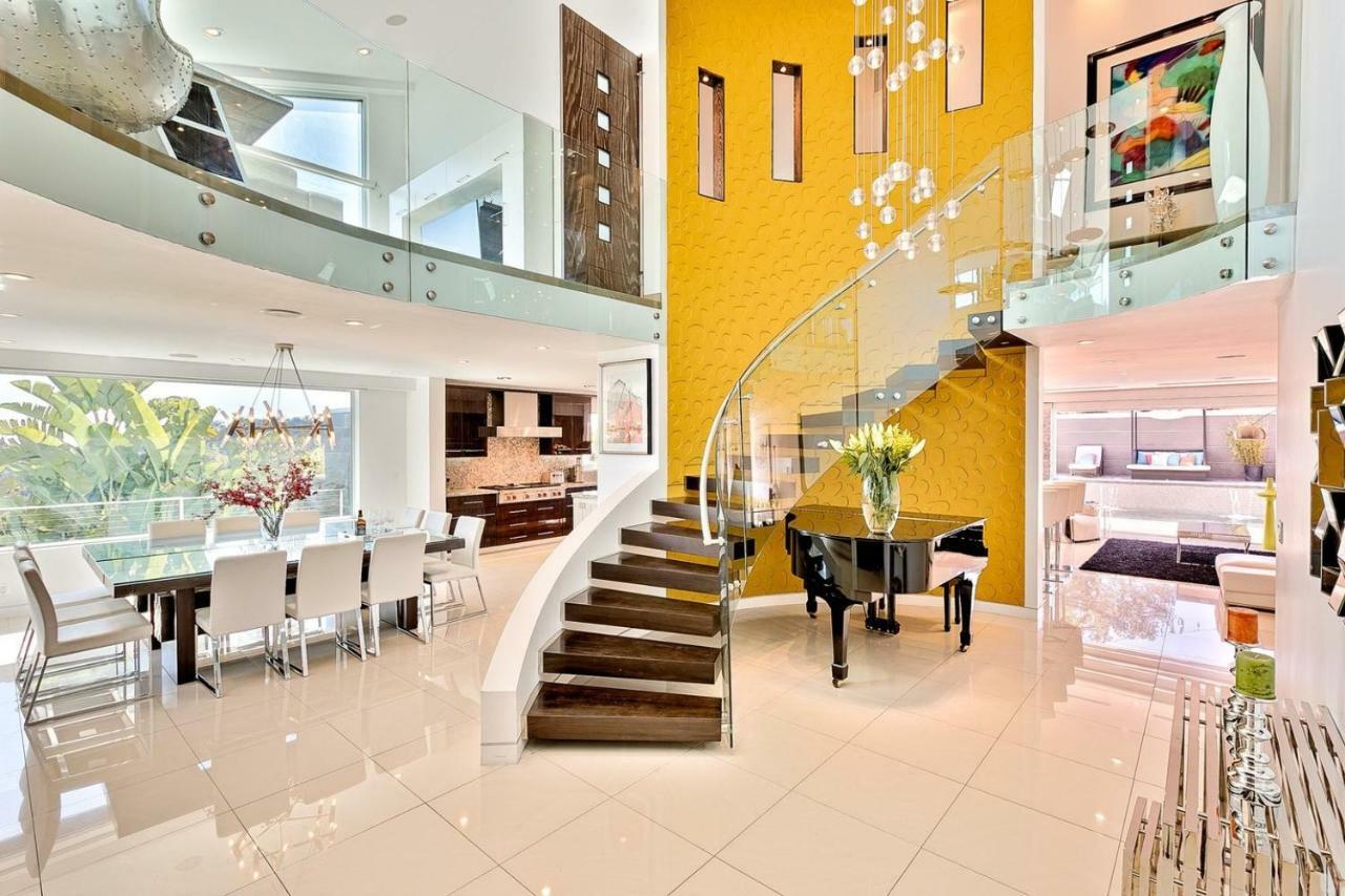 Genesis-hollywood Estate With Stunning Views