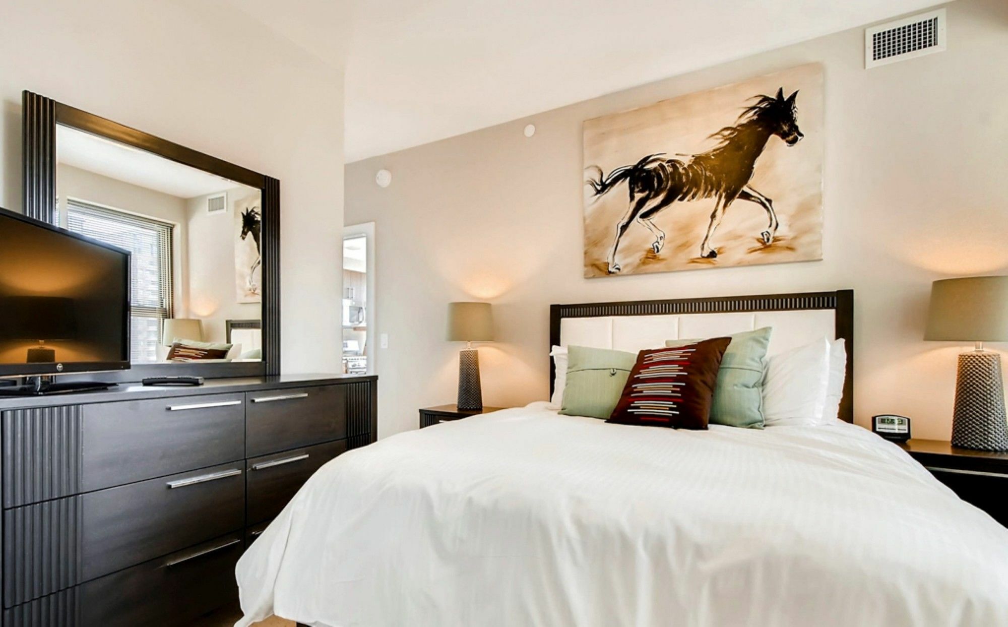 Global Luxury At Tiverton Ave Apartment Los Angeles
