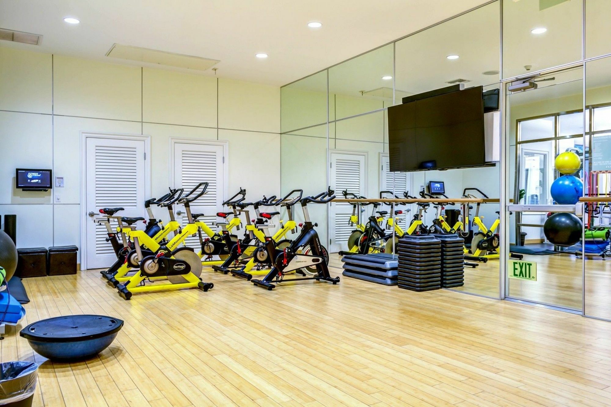 Global Luxury At Tiverton Ave Apartment Los Angeles