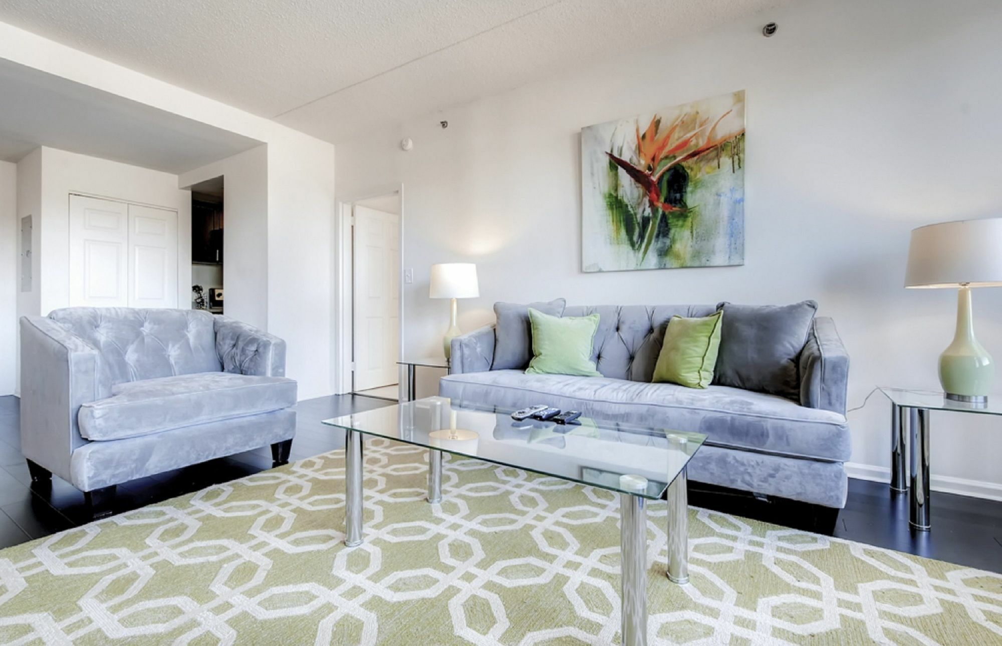 Global Luxury At Tiverton Ave Apartment