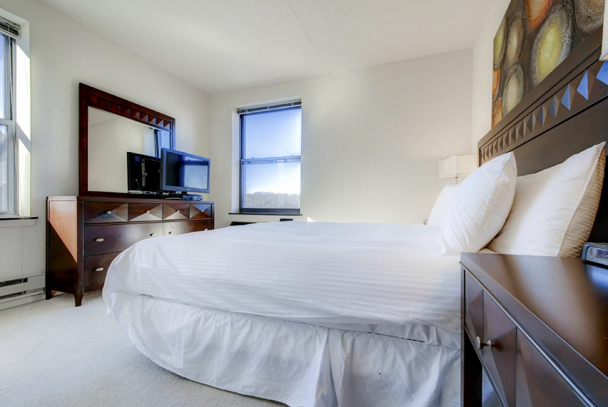 Global Luxury At Tiverton Ave Apartment *