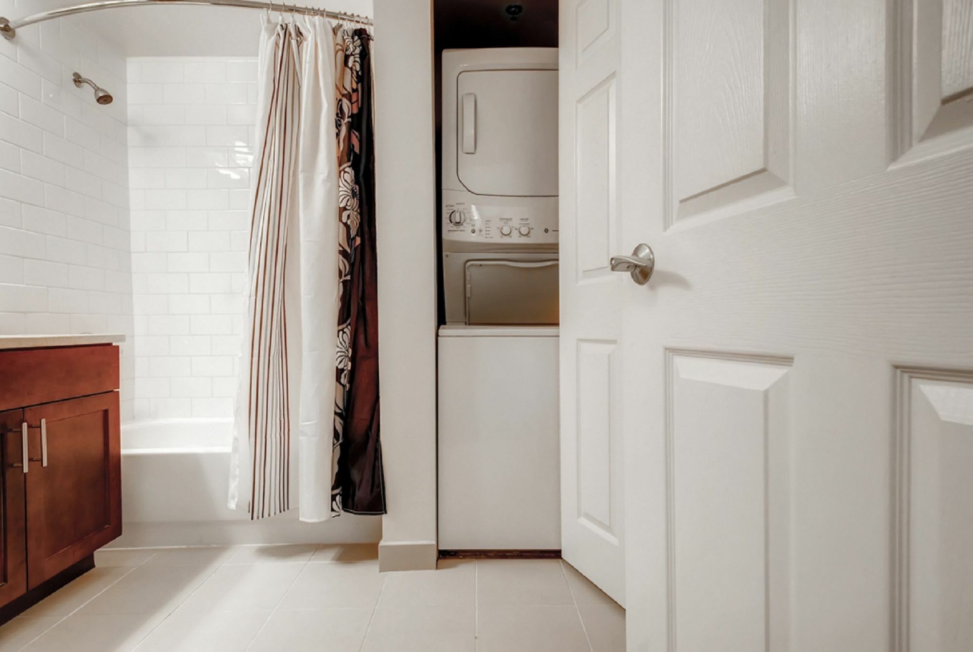 Global Luxury At Tiverton Ave