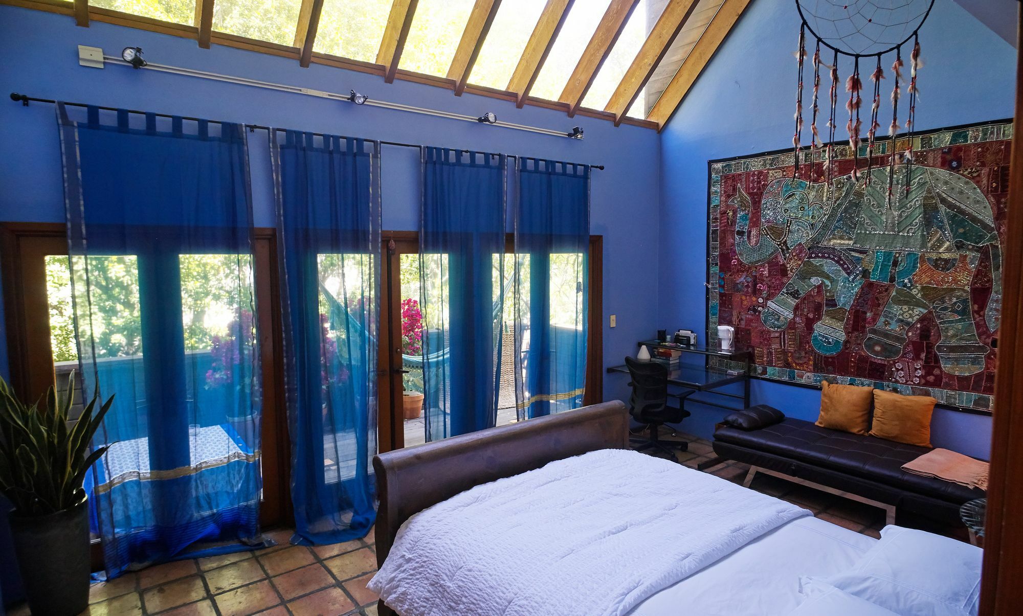 The Bel Air Treehouse 3*
