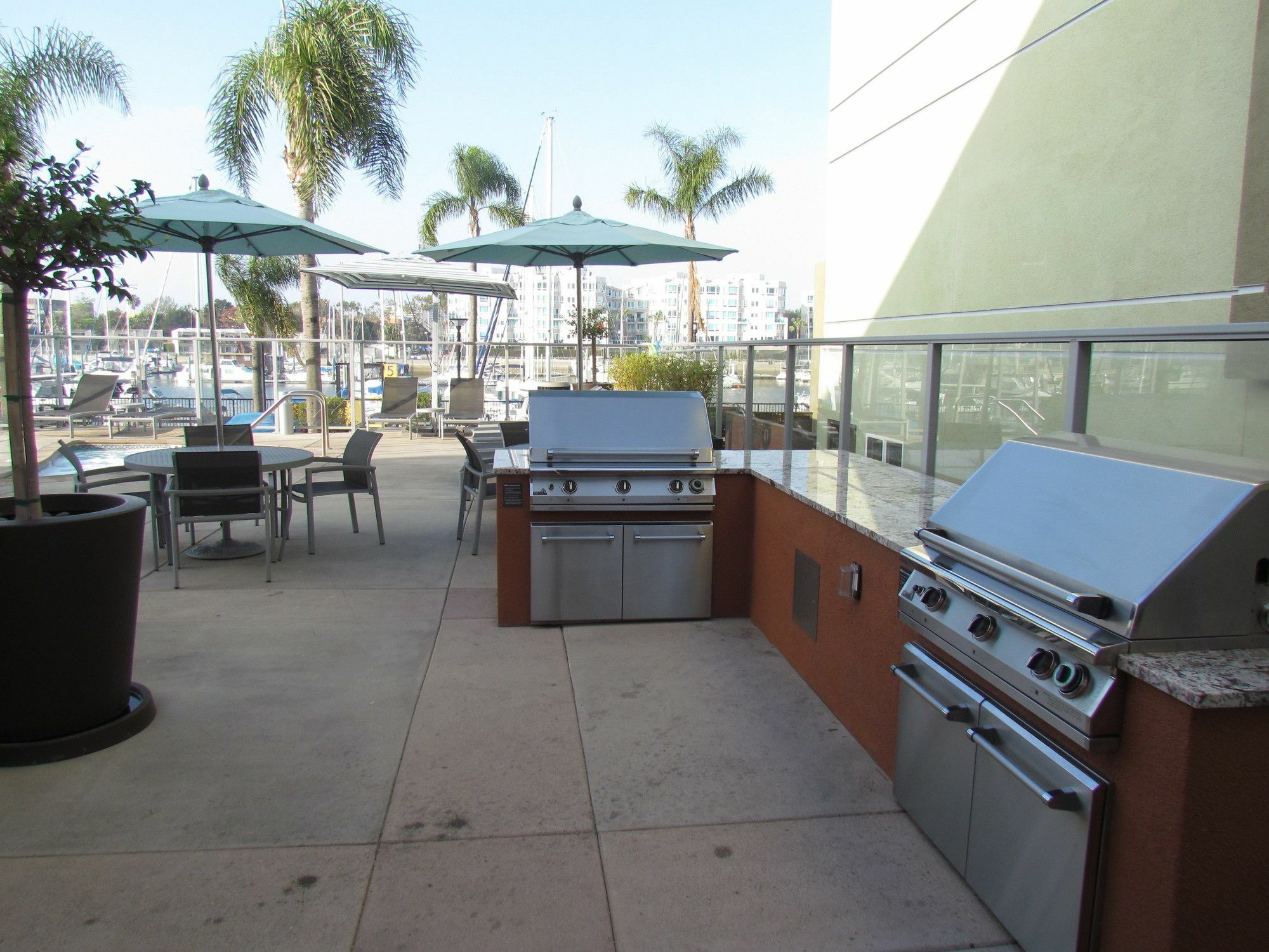 Miracle Mile Apartments With Full Amenities Los Angeles
