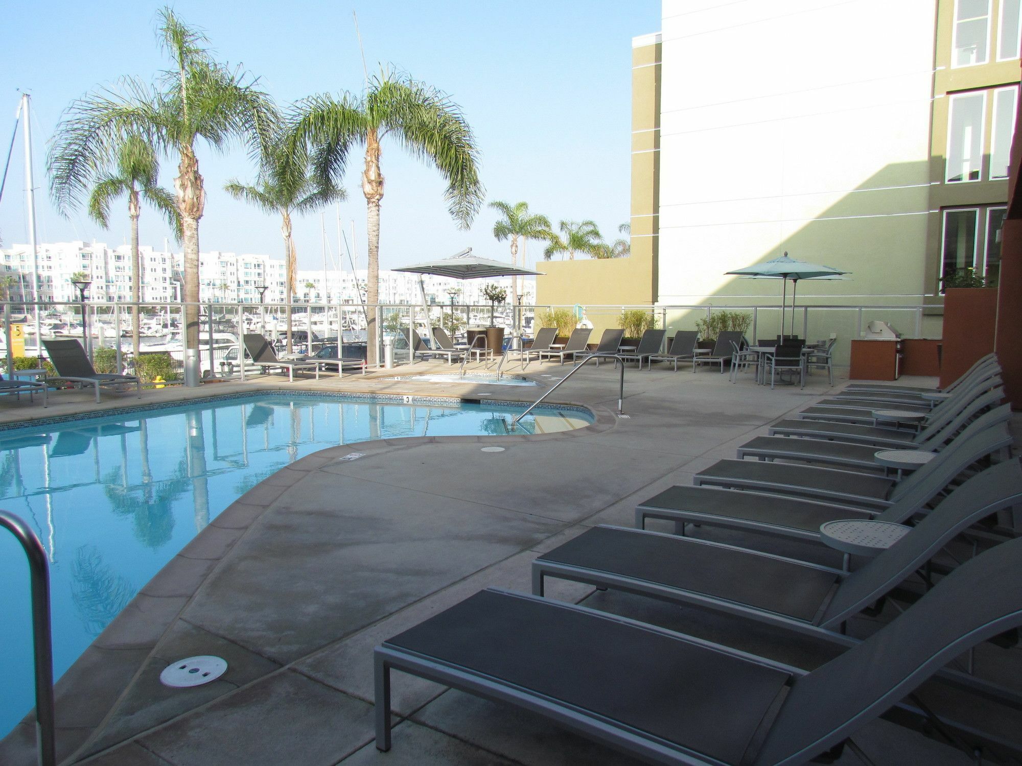 Miracle Mile Apartments With Full Amenities Apartment *
