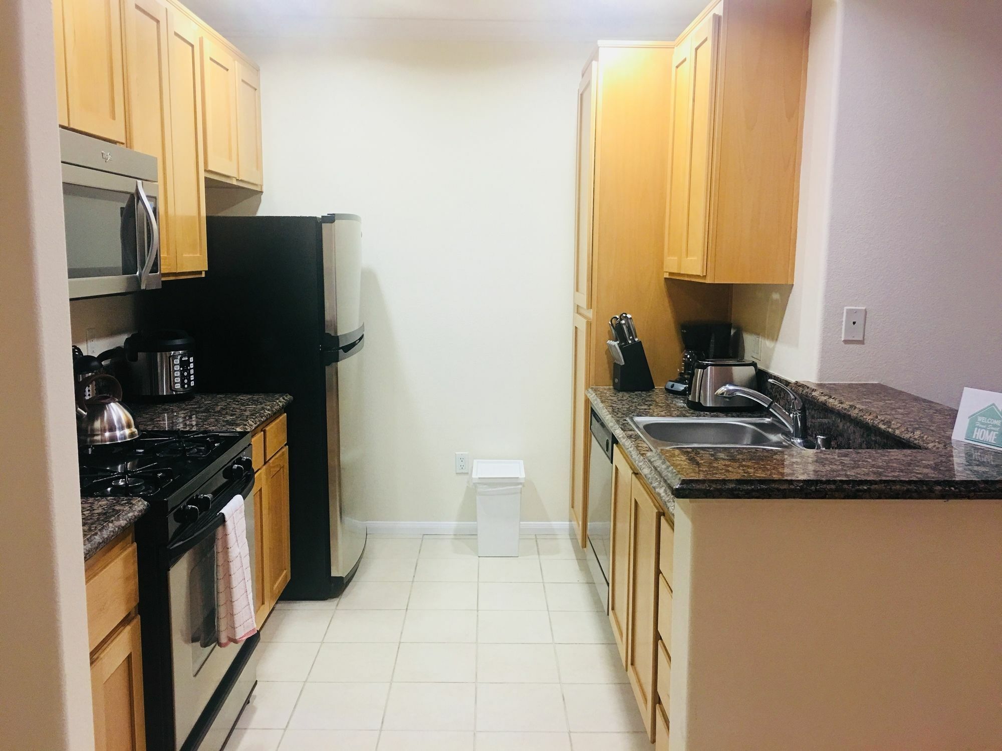 New Luxury Dt La Apt- Pool, Gym, Staple Center * Los Angeles