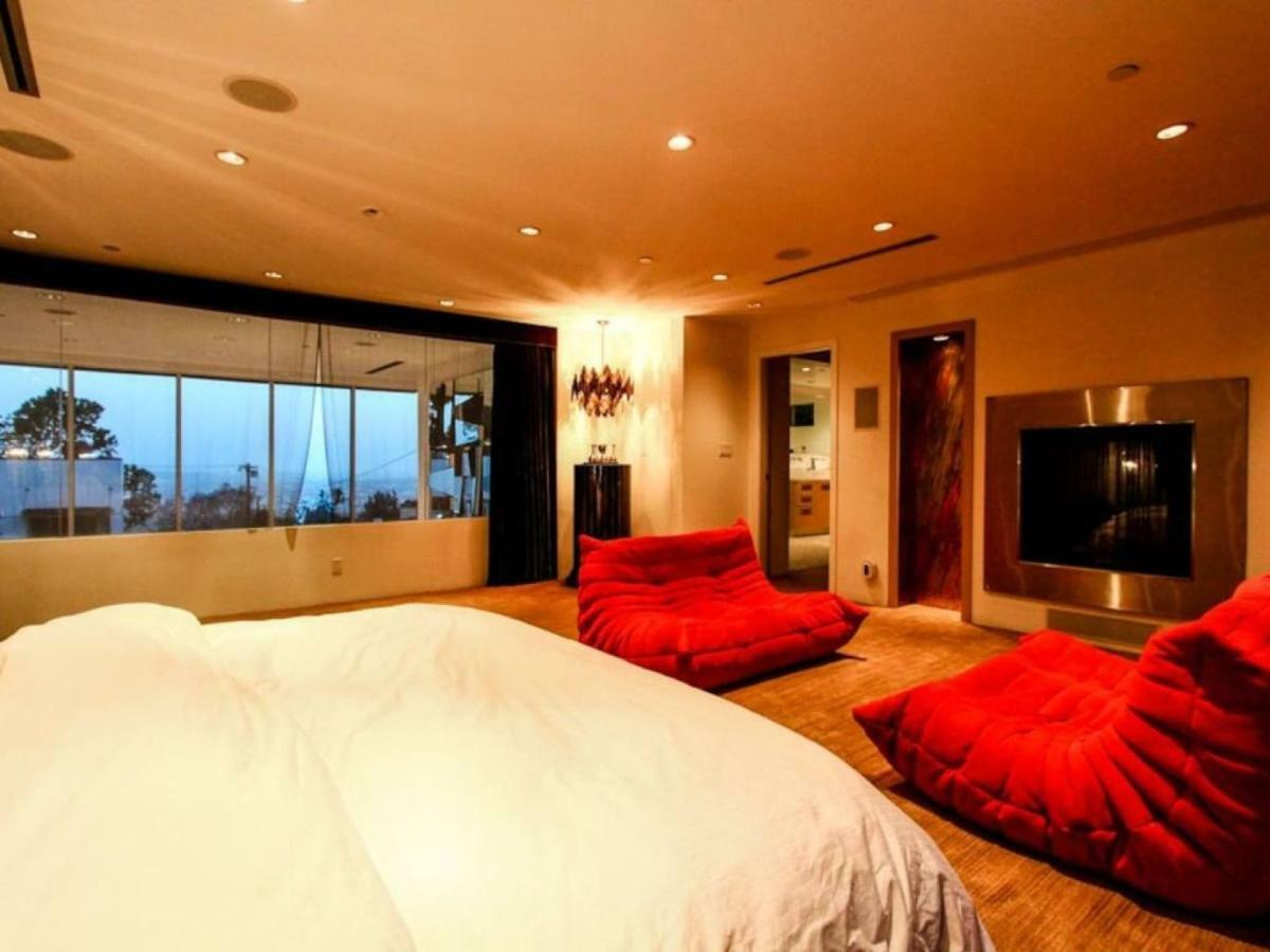 Angelina Villa Los Angeles
