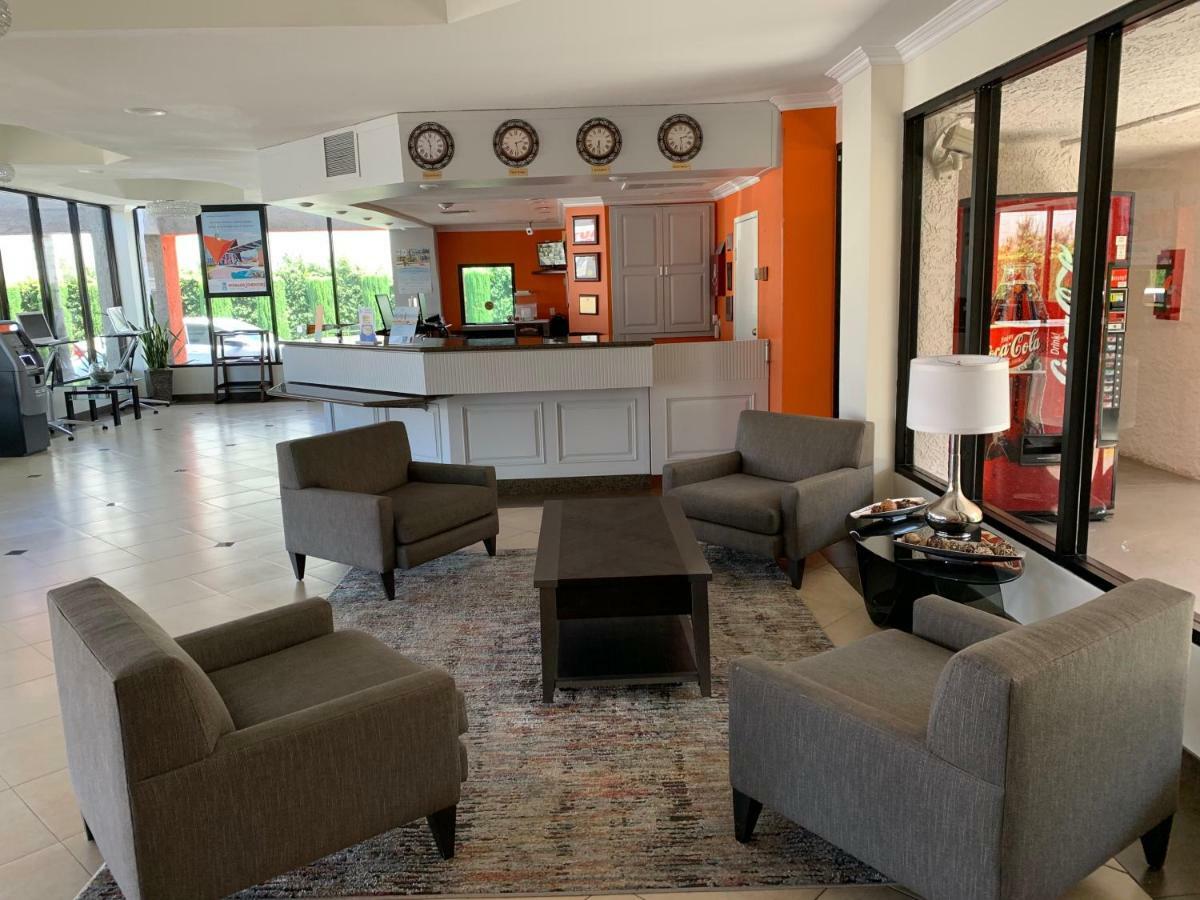 Howard Johnson By Wyndham Reseda & 3* Los Angeles