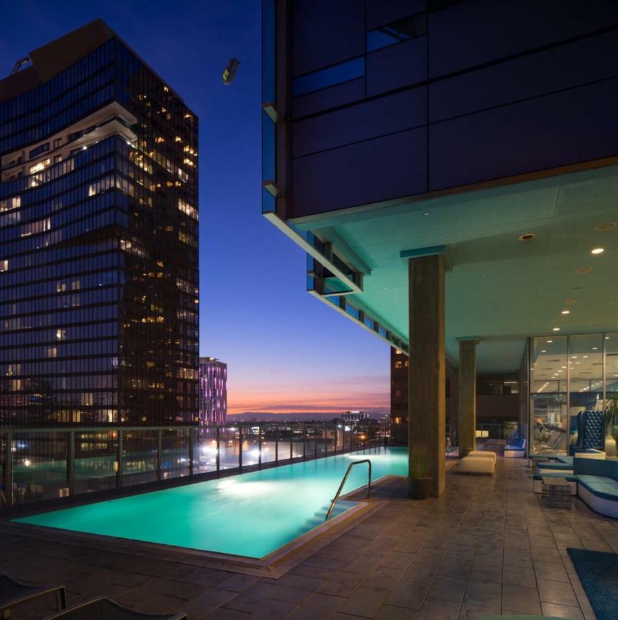Bright & Modern Dtla 2 Bed 2 Bath Apartment *